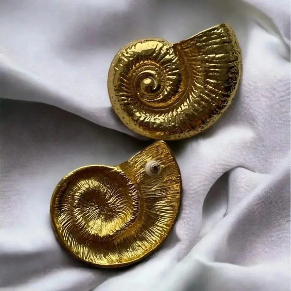Zara Golden Seashell Earrings - Picture 3 of 17